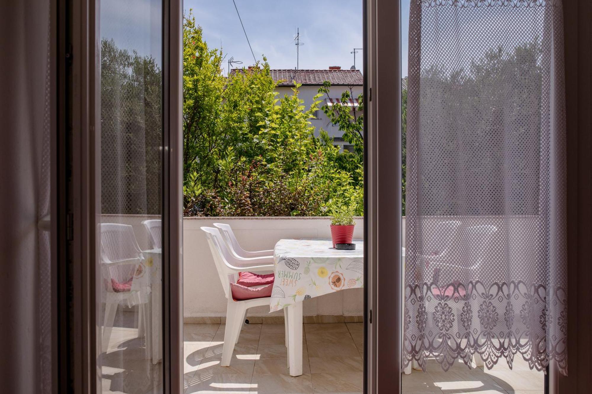 Lovely Meta Apartments Palit Exterior foto