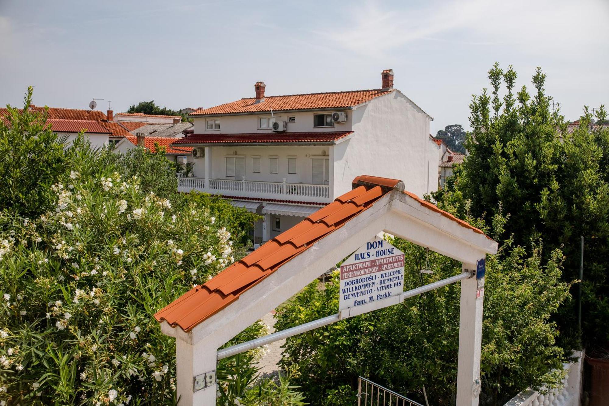 Lovely Meta Apartments Palit Exterior foto